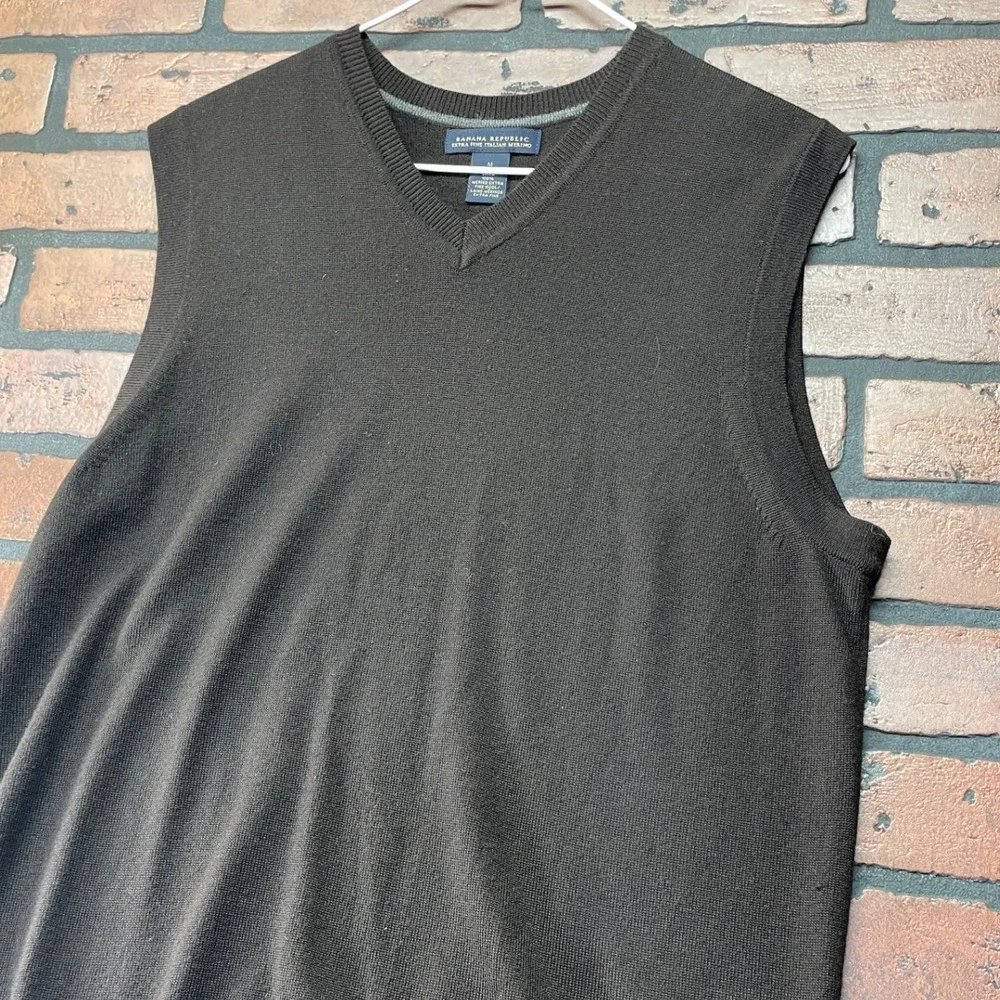 Banana Republic Men's‎ M Brown V-Neck Extrafine 100% Merino Wool Sweater Vest
